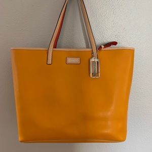 Coach leather carry all shoulder purse.